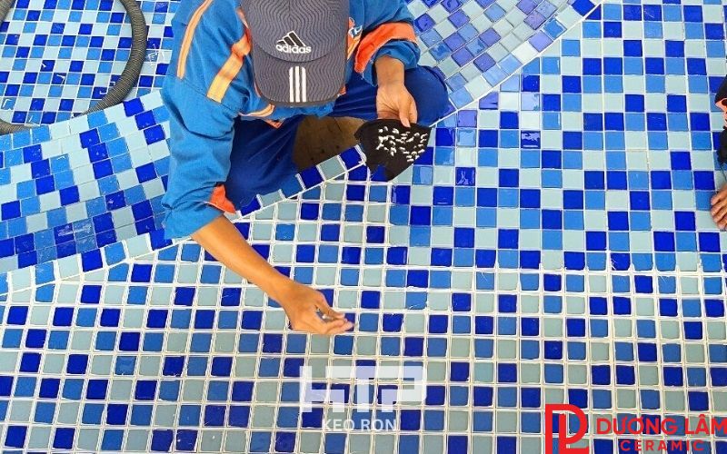 keo chà ron hồ bơi