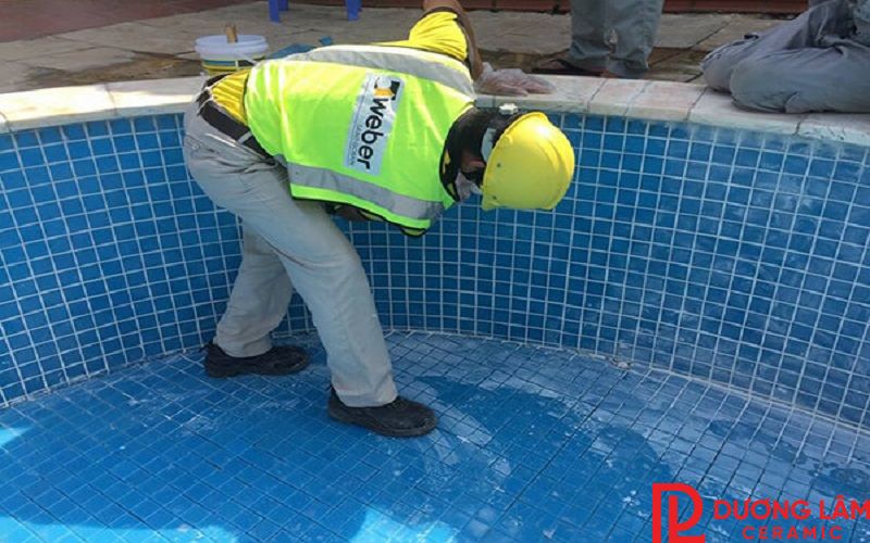 keo chà ron hồ bơi